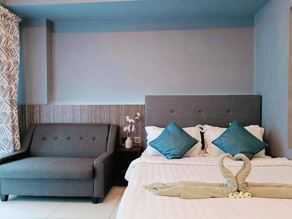 Owl Nest Suite' at aeropod sovo - Deluxe Queen Studio
