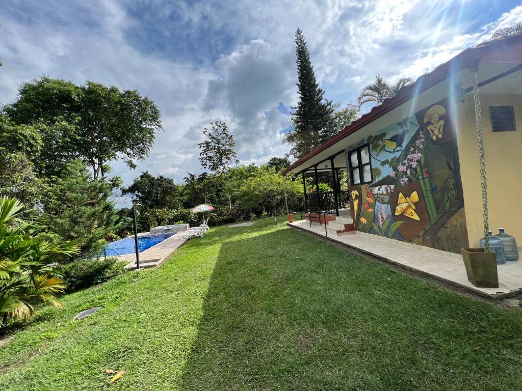 Piscina di Charming Nature House/ Finca Tradicional Cafetera o nelle vicinanze