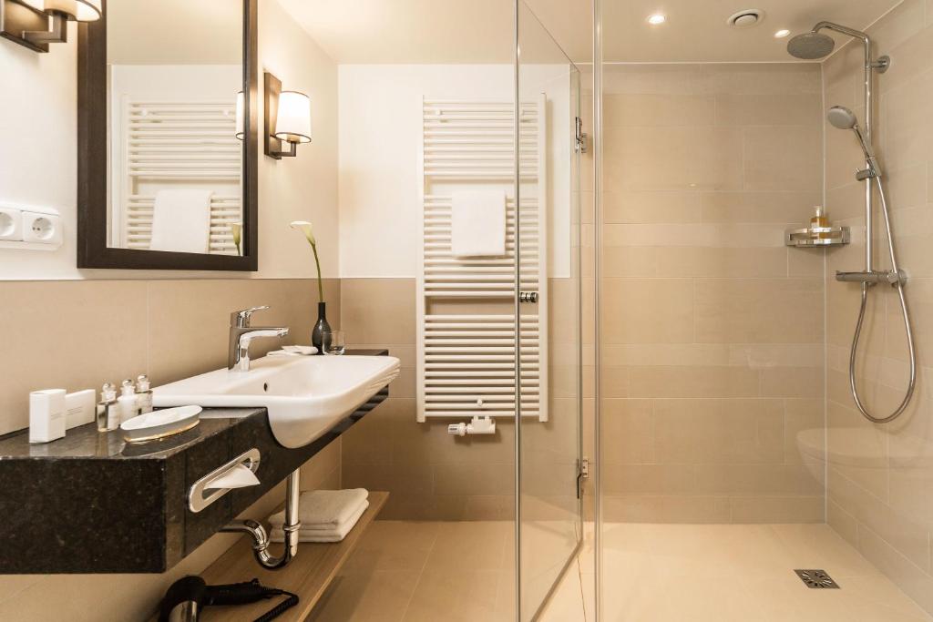 Koupelna v ubytování Althoff Hotel Fürstenhof