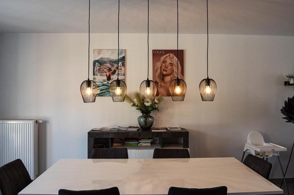 Fotografie z fotogalerie ubytování Chez Sabine et Eric Maison pour 6 personnes avec piscine chauffée v destinaci Andenne