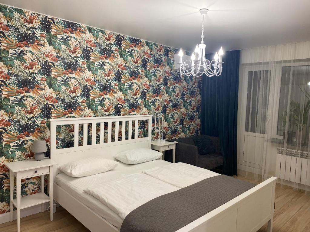 a bedroom with a bed and a floral wallpaper at Best apartments on Lyatoshinsky street in Zhytomyr