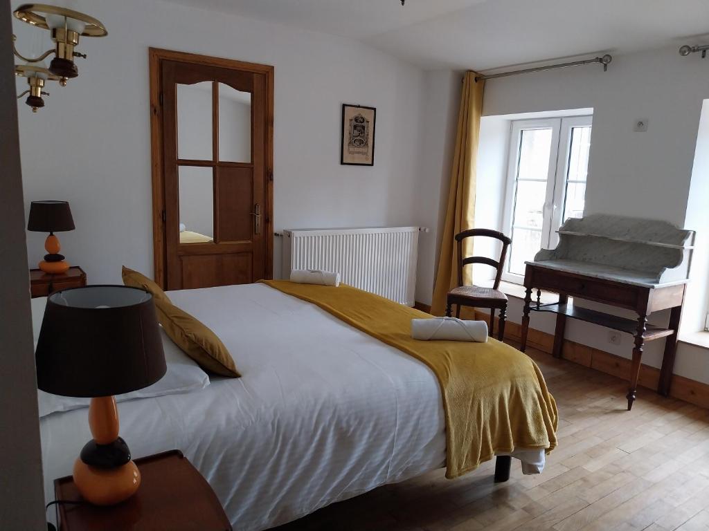Postel nebo postele na pokoji v ubytování La Maison des Maîtres de Forge