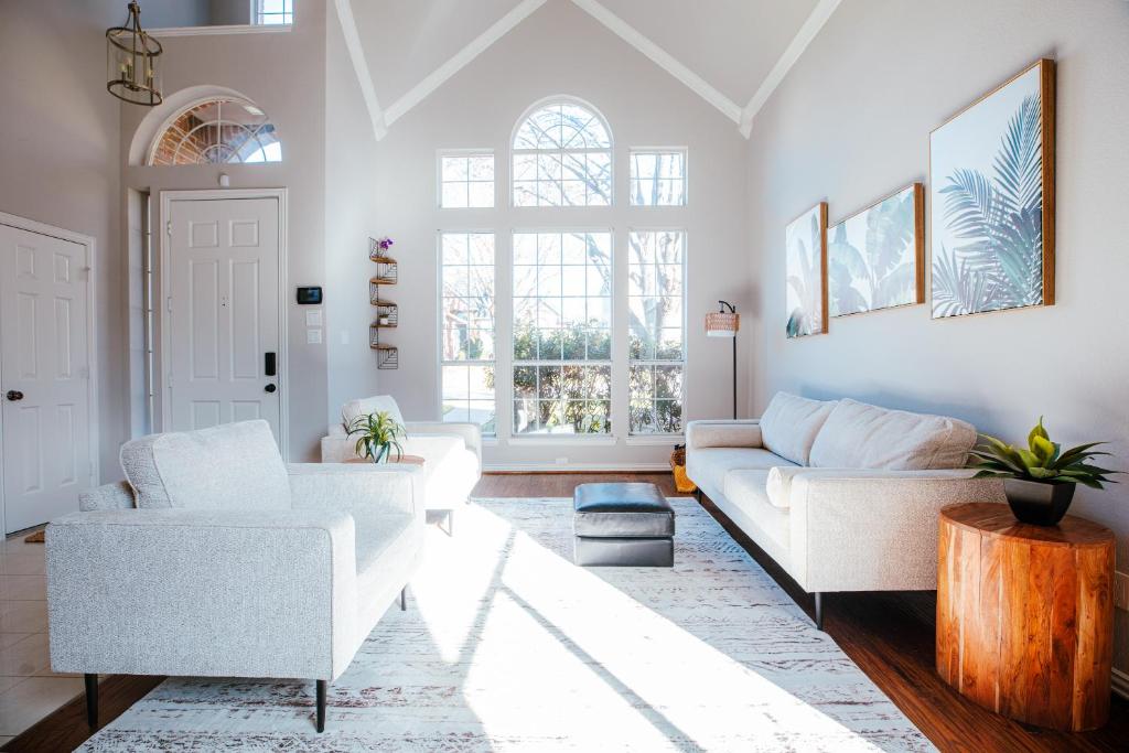 a living room with a white couch and a table at Elegant Executive Escape 3800 sqft 5 bedroom home in Dallas