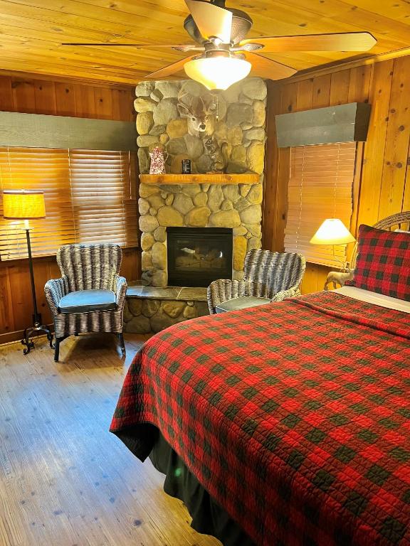 Postel nebo postele na pokoji v ubytování Cottage Inn At Lake Tahoe