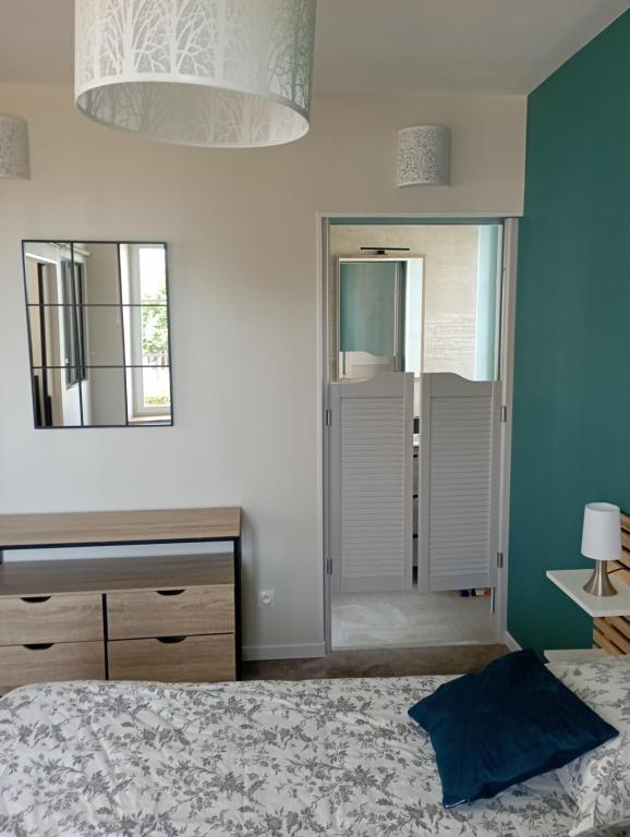 Postel nebo postele na pokoji v ubytování Gîte aux Mille et un Détours