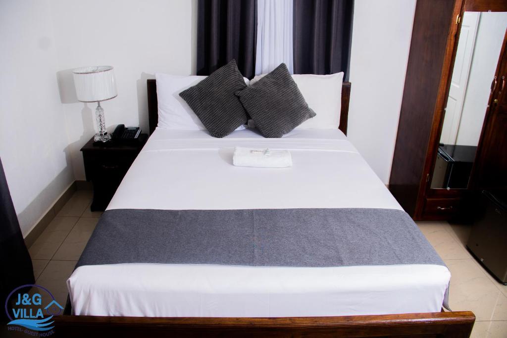 Postel nebo postele na pokoji v ubytování J&G Villa Hotel