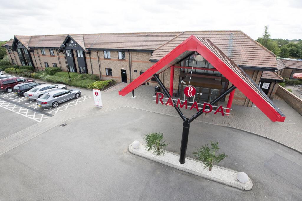 Ramada Cambridge - Resim 16