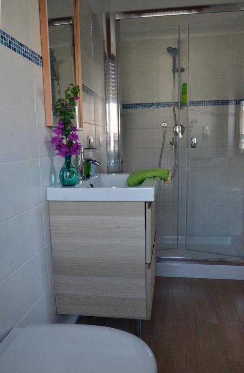 Koupelna v ubytování B&B Lloc D'Or