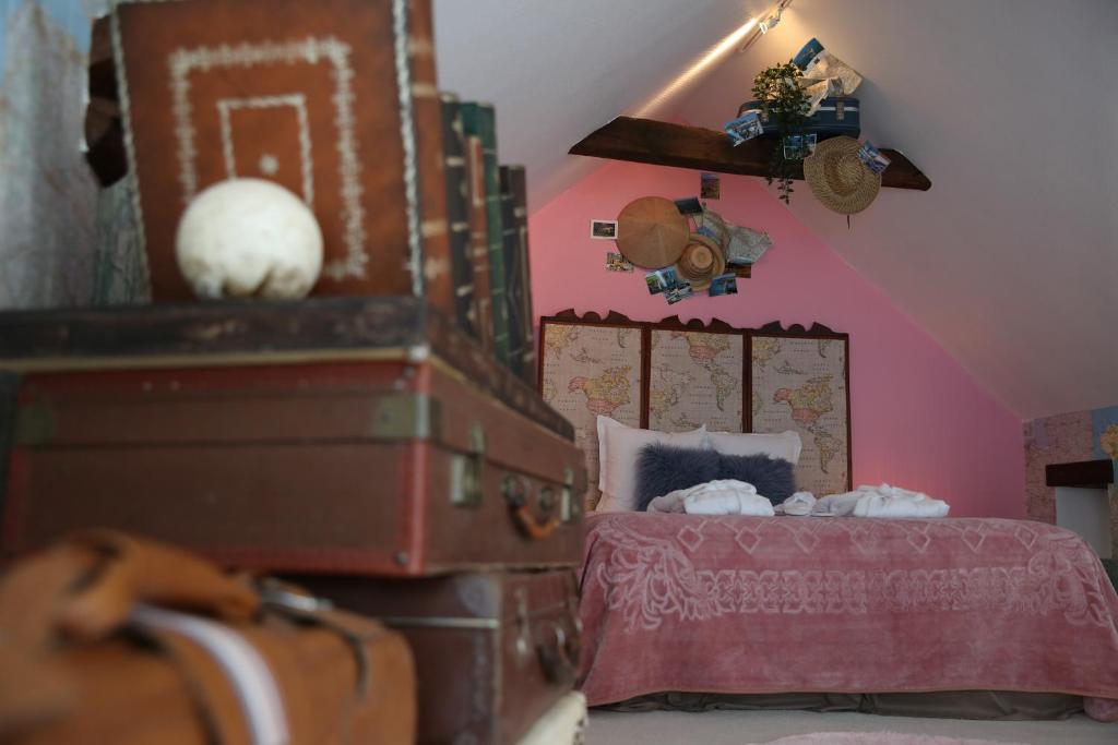 Postel nebo postele na pokoji v ubytování Taty Ginette Maison et Table d'Hôtes