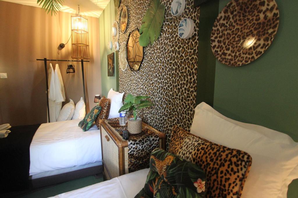 Postel nebo postele na pokoji v ubytování Taty Ginette Maison et Table d'Hôtes