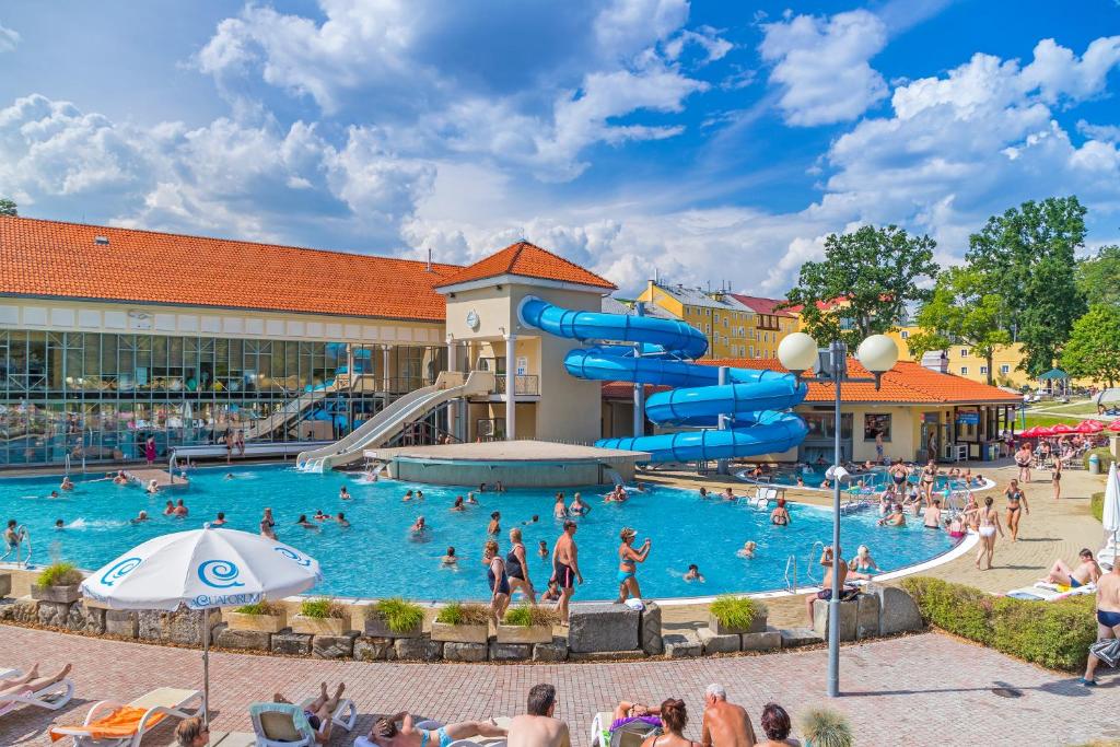 Bazén v ubytování Hotel Three Lilies inkl Aquaforum nebo v jeho okolí