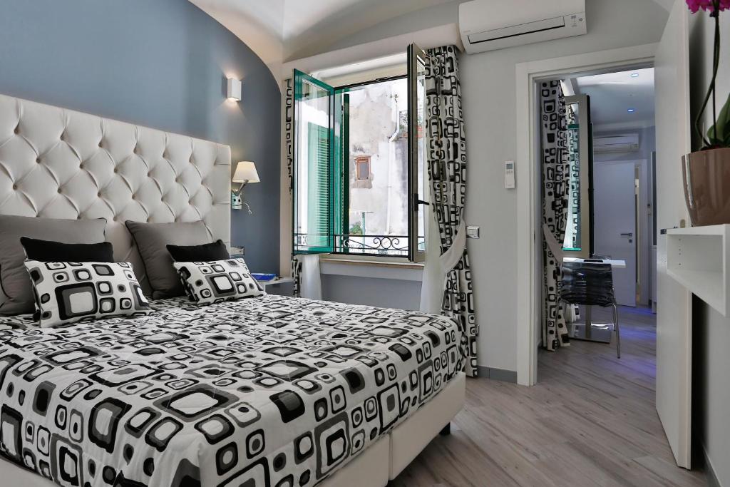Postel nebo postele na pokoji v ubytování Amalfi Apartments Design centro storico