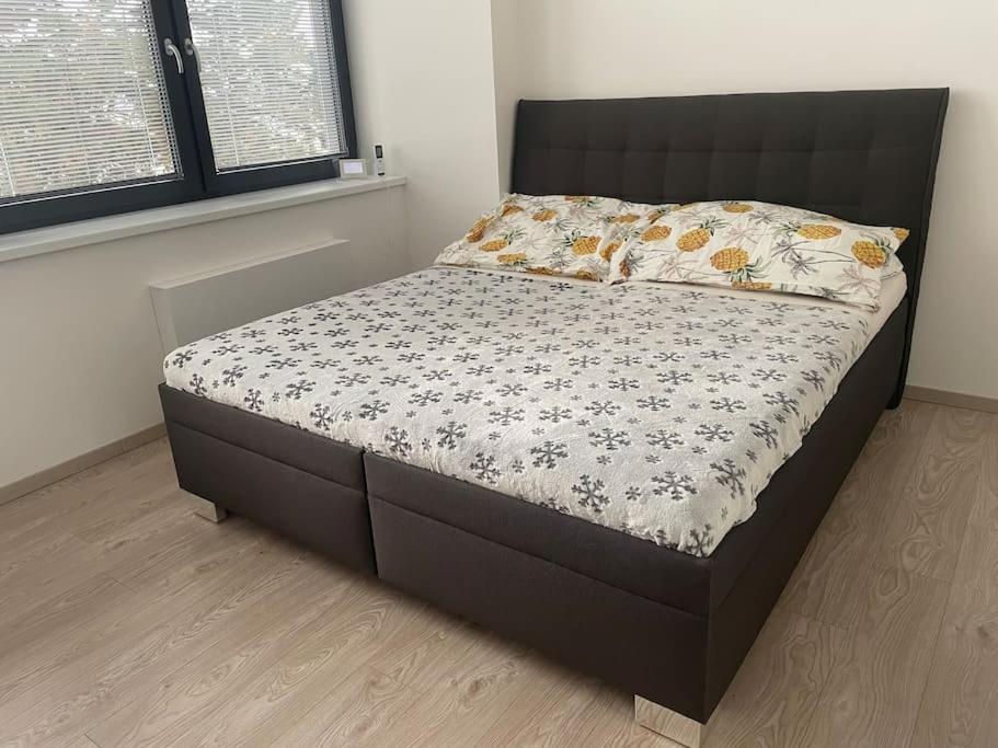 מיטה או מיטות בחדר ב-Apartman Luksa