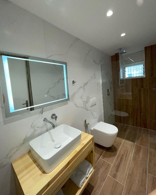Hotel Rai - Standard Double Or Twin Room