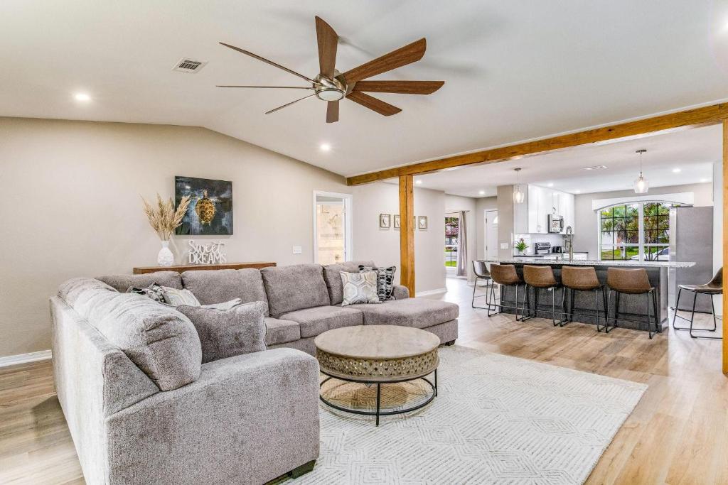 a living room with a couch and a ceiling fan at Sweet Dreams in Pensacola
