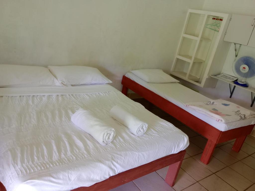 Postel nebo postele na pokoji v ubytování Kathy B Guesthouse