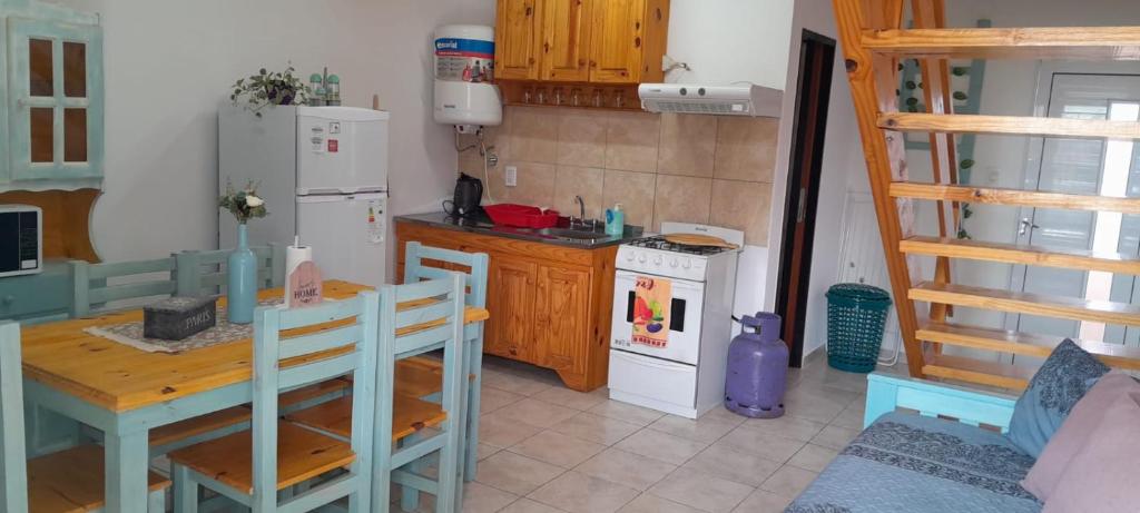 Virtuvė arba virtuvėlė apgyvendinimo įstaigoje Alojamiento BRISA
