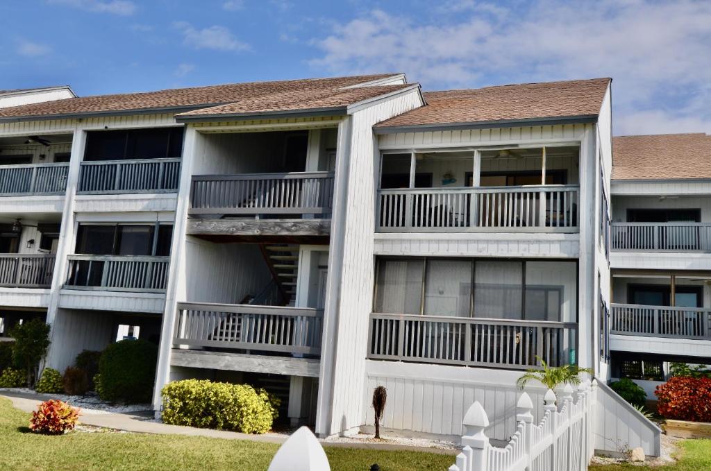 Beautiful Waterfront condo, Ruskin Updated 2024 Prices