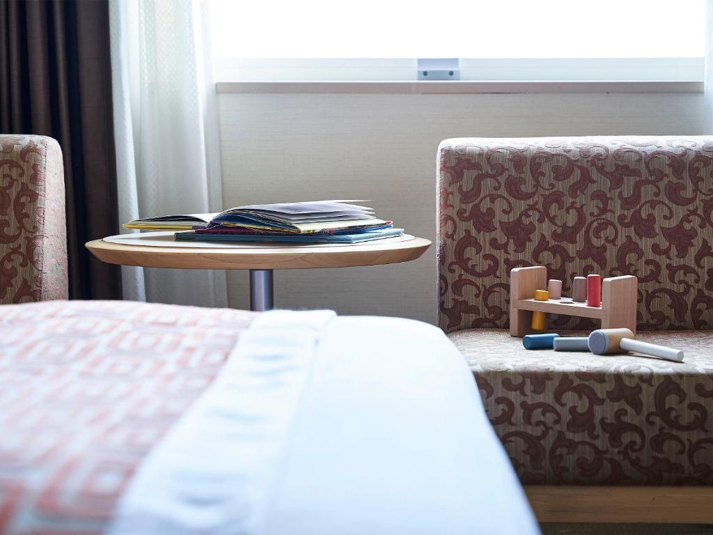 Postel nebo postele na pokoji v ubytování Daiwa Roynet Hotel Hiroshima