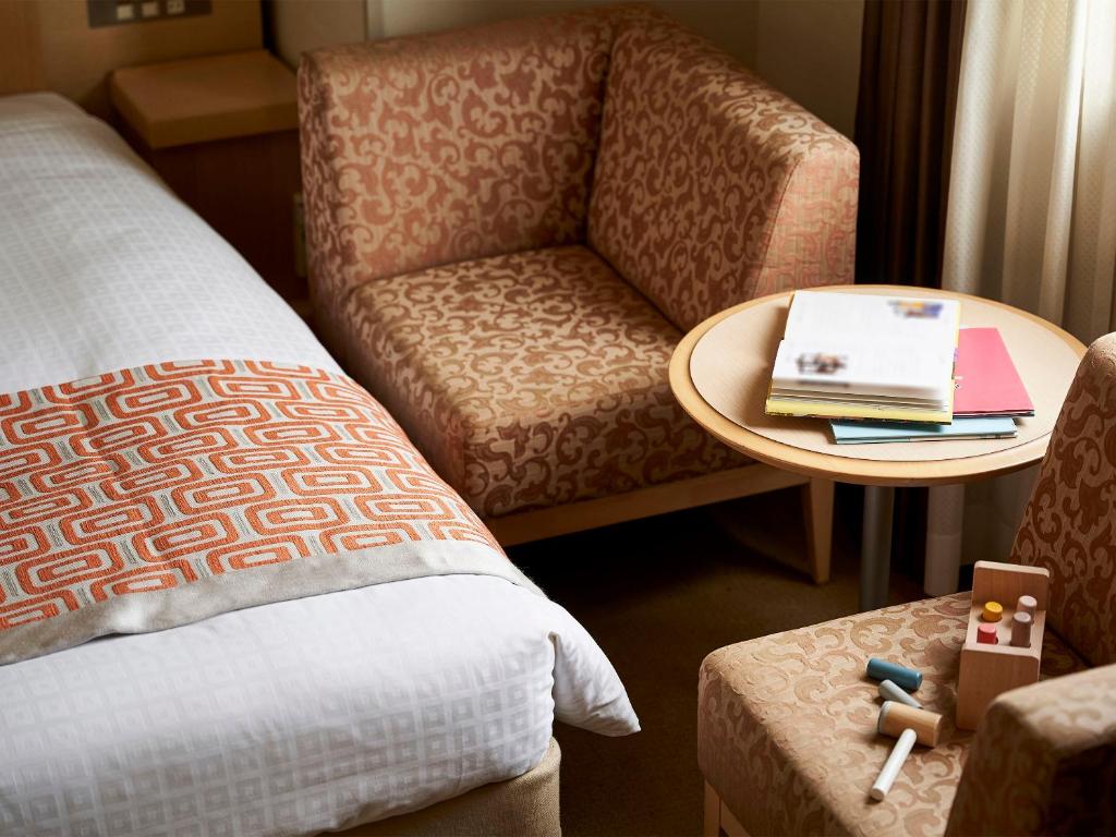 Postel nebo postele na pokoji v ubytování Daiwa Roynet Hotel Hiroshima