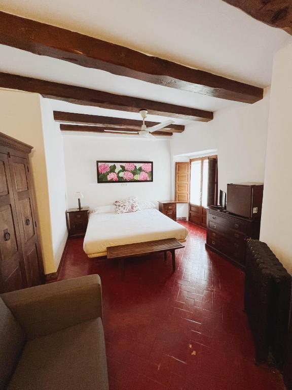 a bedroom with a bed and a television in it at Casa del Arte in Simancas
