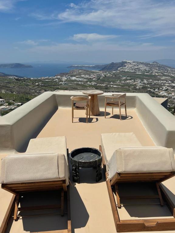 Luna Santorini Suites - 10