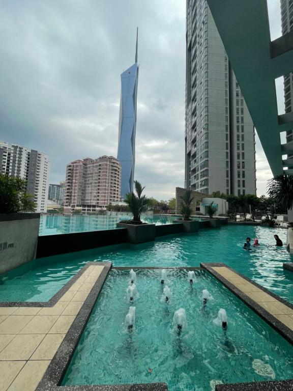 Majoituspaikassa Kids Friendly Kuala Lumpur Apartment tai sen lähellä sijaitseva uima-allas