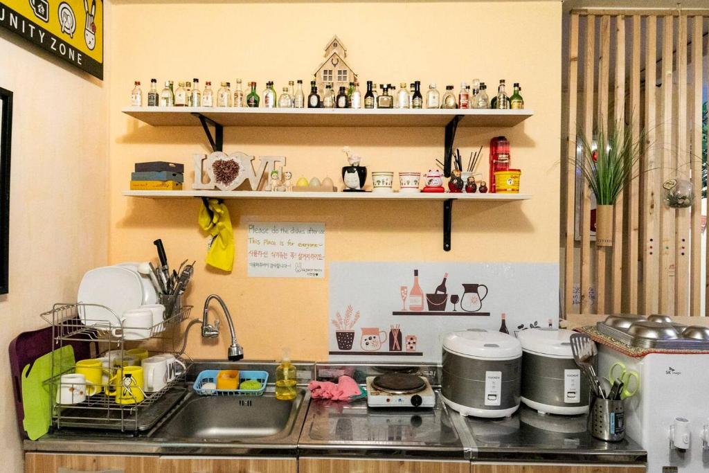 Kuchyň nebo kuchyňský kout v ubytování 24Guesthouse Seomyeon