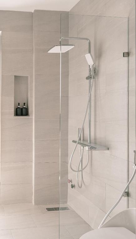 Phòng Deluxe 2 giường đơn với ban công