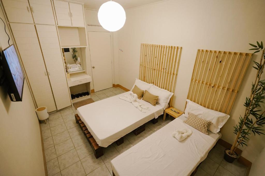 Postel nebo postele na pokoji v ubytování Pallet Homes - Megaworld