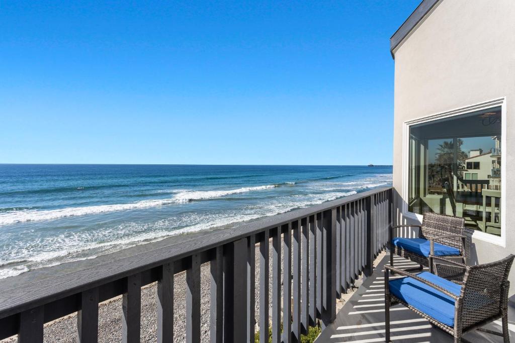 Picture of 2BR Oceanfront Condo - Private Balcony - Spacious, Oceanside (updated ...