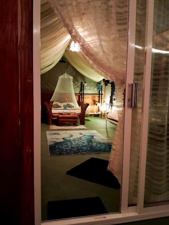 Postel nebo postele na pokoji v ubytování Fully Furnished FAMILY JUNGLE TENT, Latino Glamping Paquera