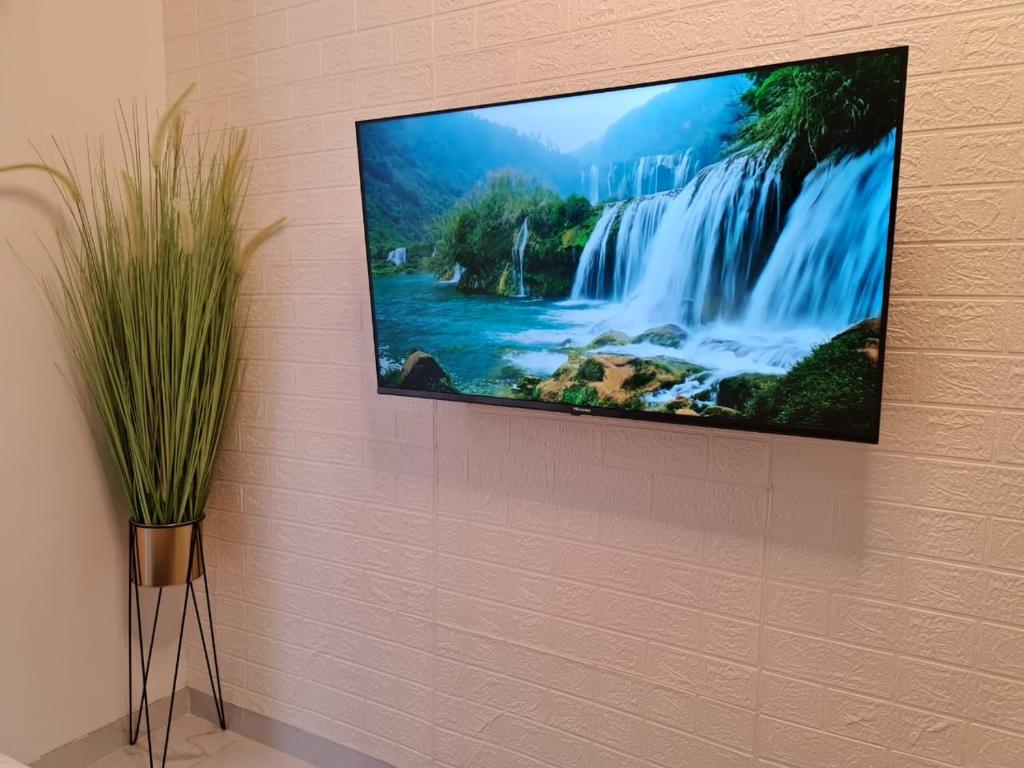 TV a/nebo společenská místnost v ubytování Sky House BSD Studio by Shinzhouz