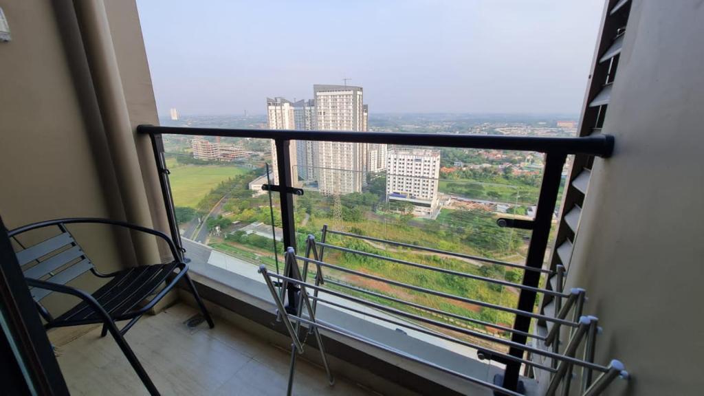 Balkón nebo terasa v ubytování Sky House BSD Studio by Shinzhouz