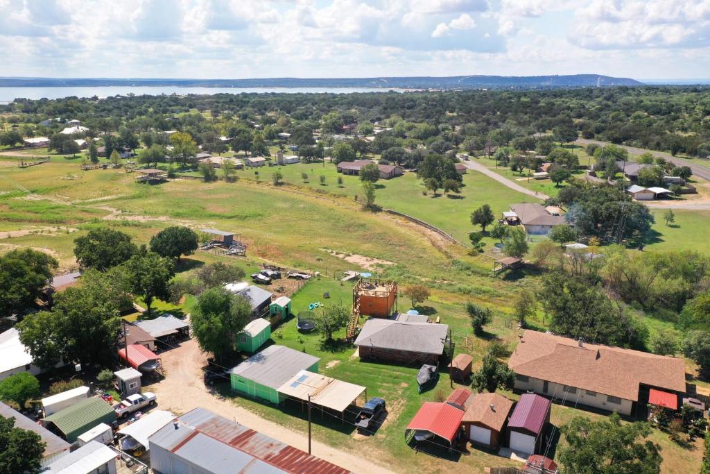 Rustic Lakehouse w 2 Story Outdoor Bar + Fire Pit, Buchanan Dam
