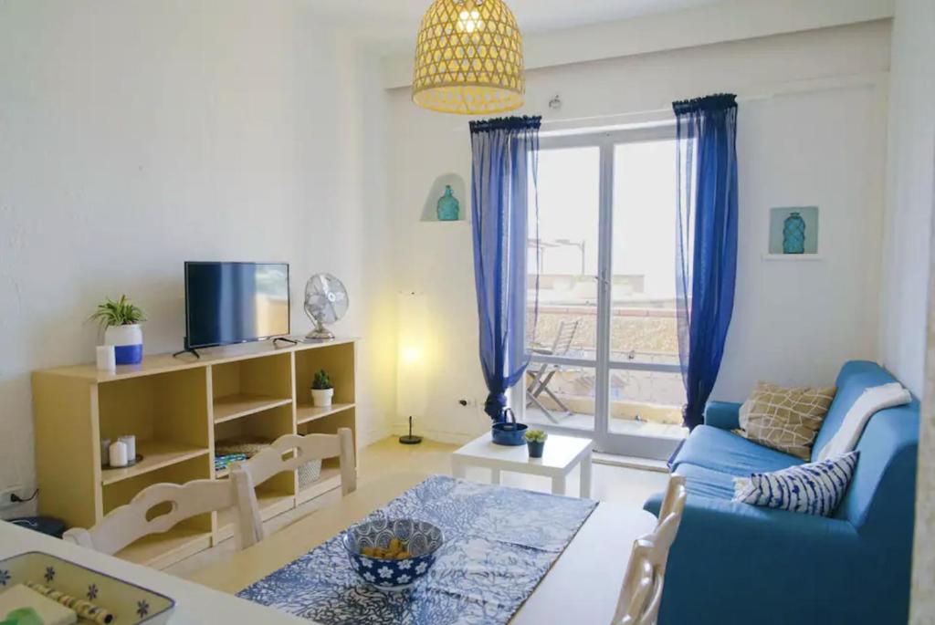 Μια τηλεόραση ή/και κέντρο ψυχαγωγίας στο Iodio Studio - Cozy home with pool