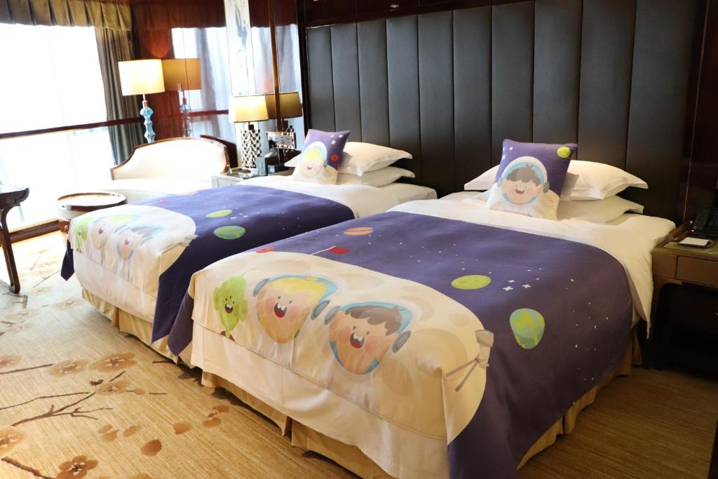 Postel nebo postele na pokoji v ubytování Estandon Hotel Guangzhou