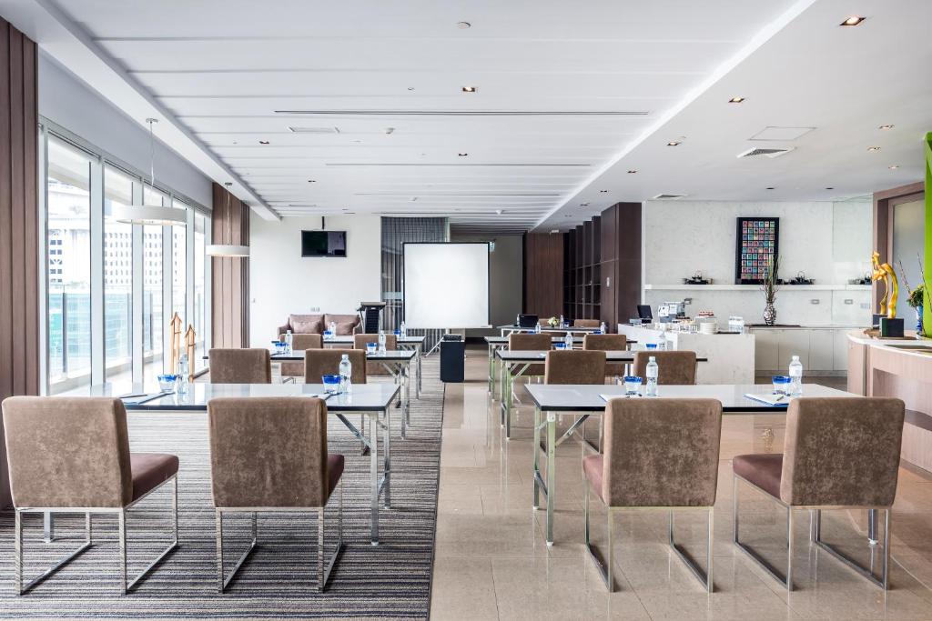 Hilton Garden Inn Bangkok Silom - Resim 17