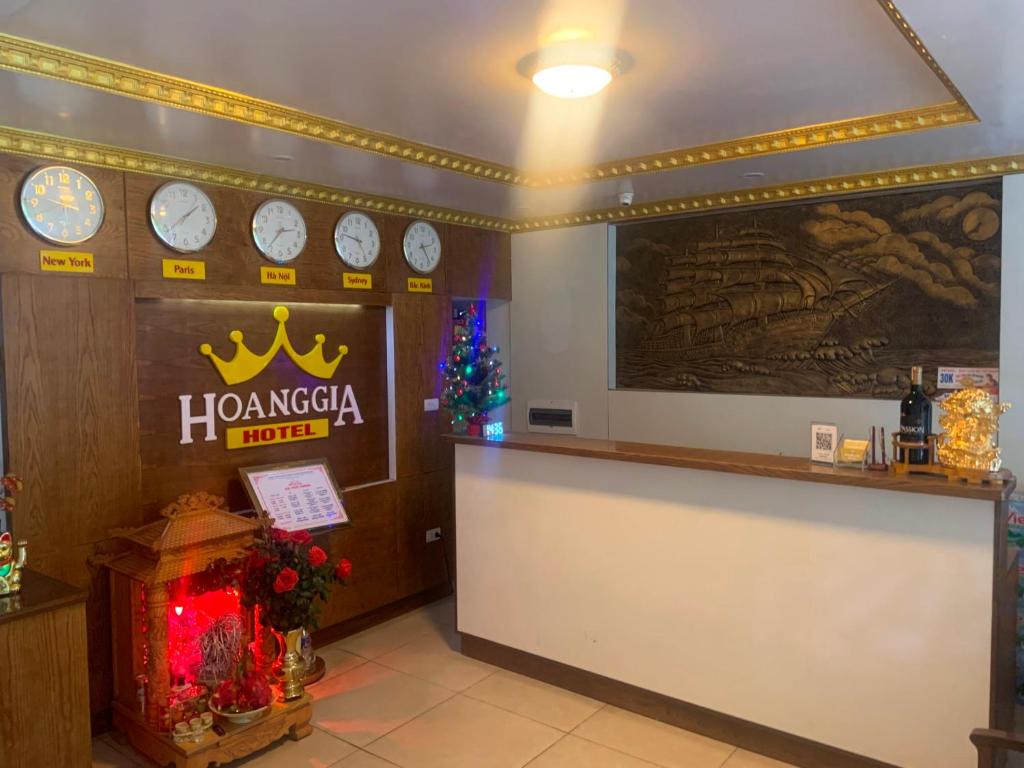 a restaurant with a bar with clocks on the wall at Hoàng Gia Long Biên Hotel in Hanoi