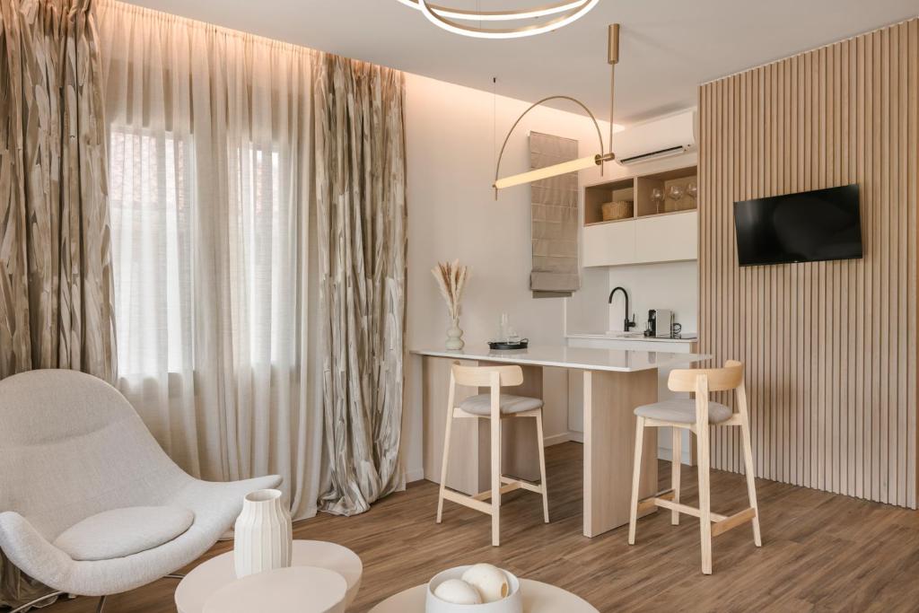 TV a/nebo společenská místnost v ubytování PIAZZA SUITES