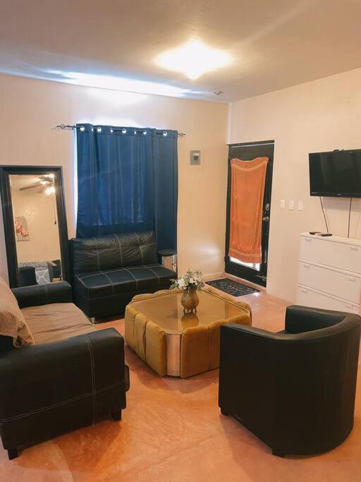 Apartment Departamento entero amueblado en Reynosa, Mexico