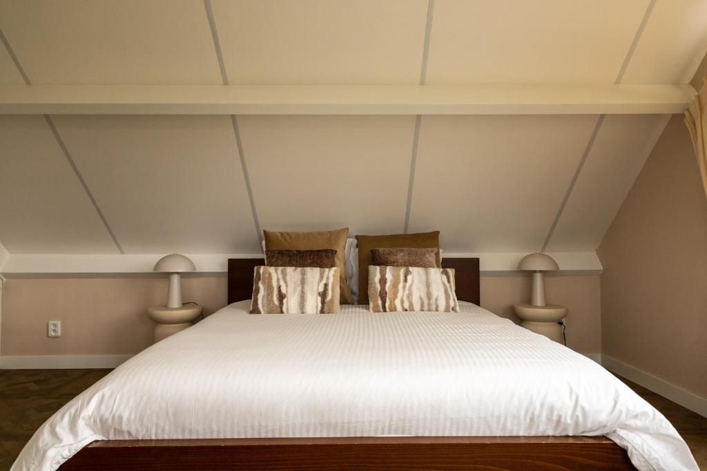 Postel nebo postele na pokoji v ubytování B&B Giethoorn