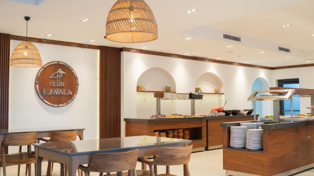 Příslušenství pro přípravu čaje a kávy v ubytování Club Kavala Beach Hotel Assos
