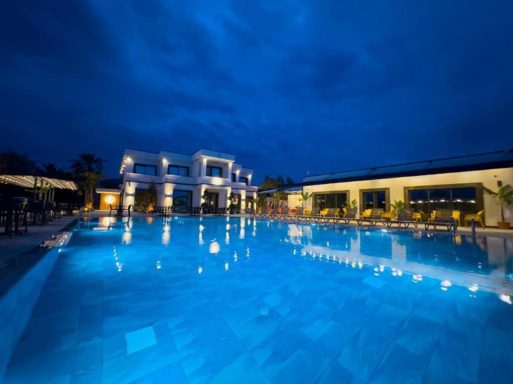 Bazén v ubytování Club Kavala Beach Hotel Assos nebo v jeho okolí