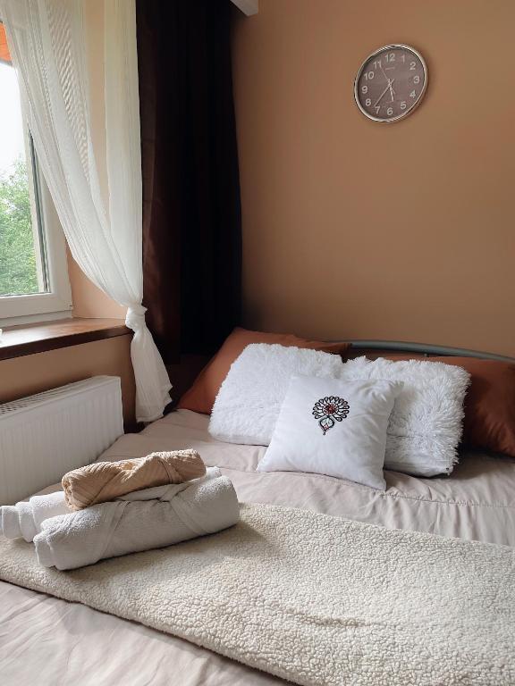 Postel nebo postele na pokoji v ubytování HELLO GIEWONT