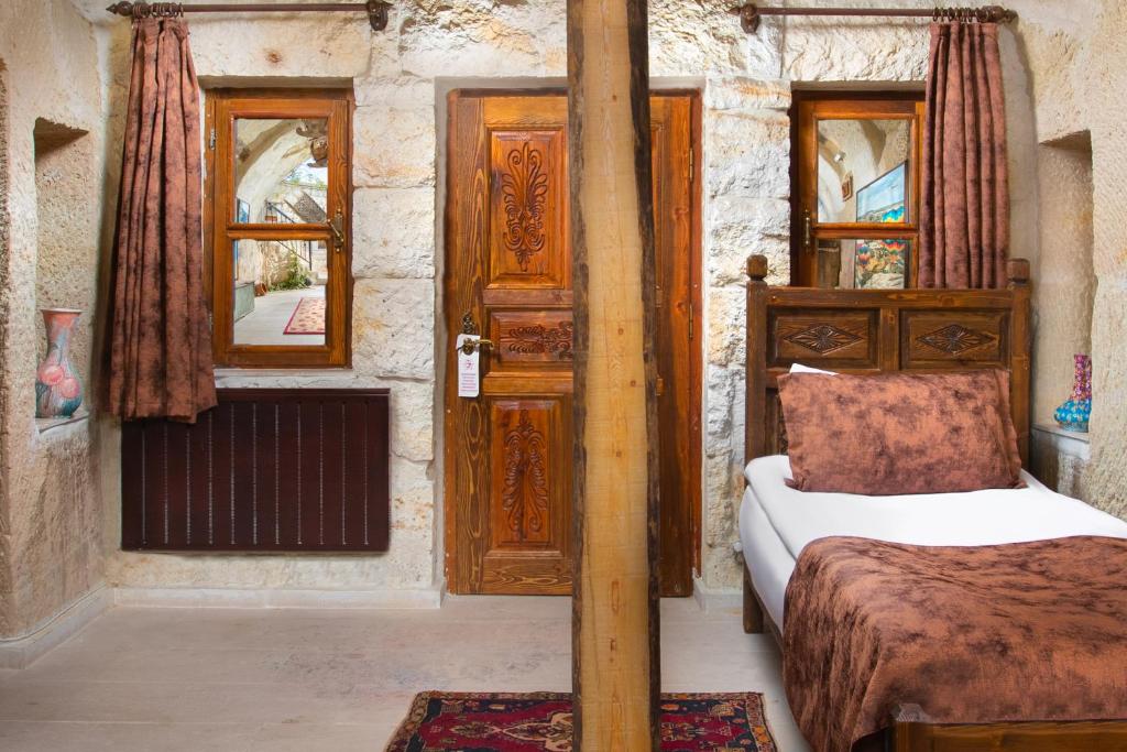 A bed or beds in a room at Romantic Cave Hotel