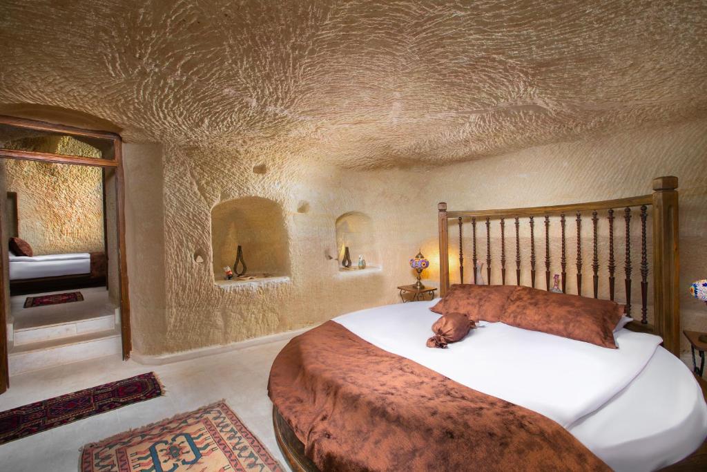 A bed or beds in a room at Romantic Cave Hotel
