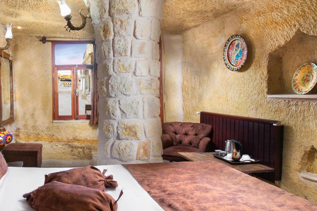 A bed or beds in a room at Romantic Cave Hotel