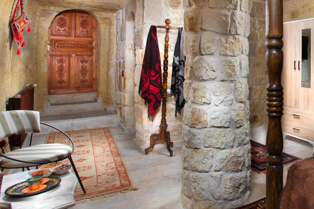 A seating area at Romantic Cave Hotel
