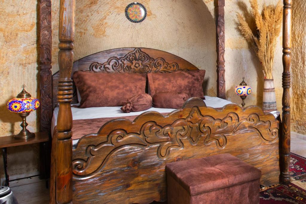 A bed or beds in a room at Romantic Cave Hotel